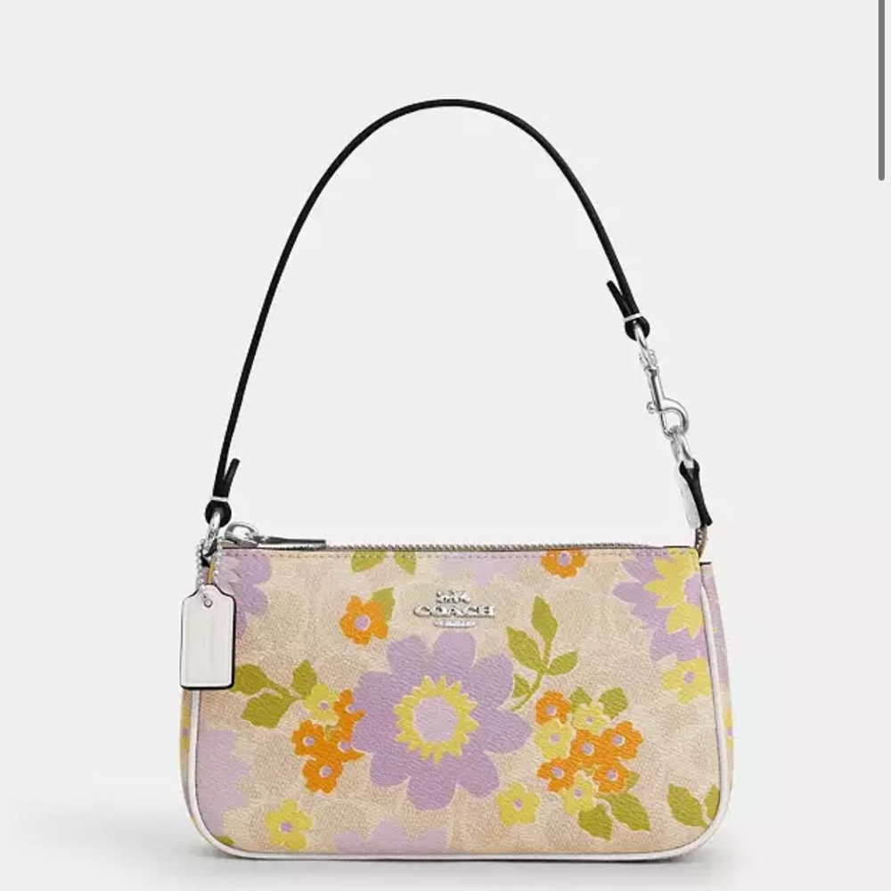 NWT Coach! Nolita 19
In Signature Canvas With Floral Print 🌸